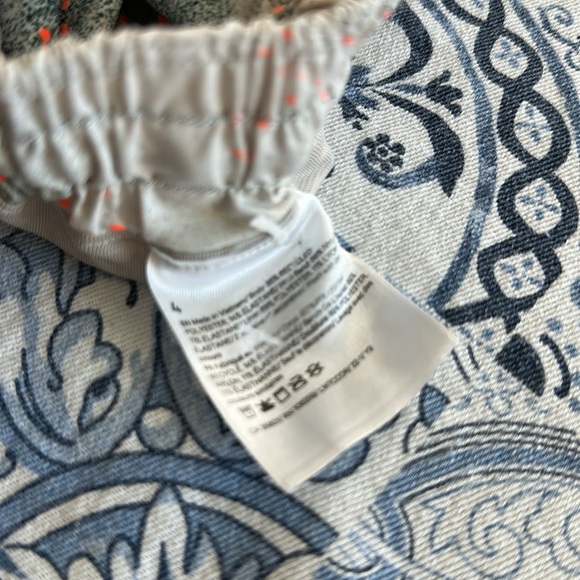 Lululemon Hotty Hot Low-Rise Short 2.5" Reflective
Spray Camo Silver - Picture 7 of 9